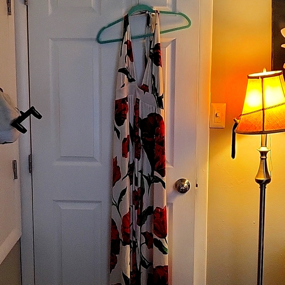 Beautiful dress. Has flap that opens in front to show off your legs!